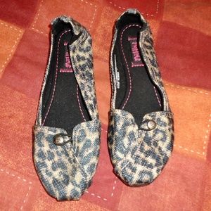 Slip on shoes size 8 - Like New